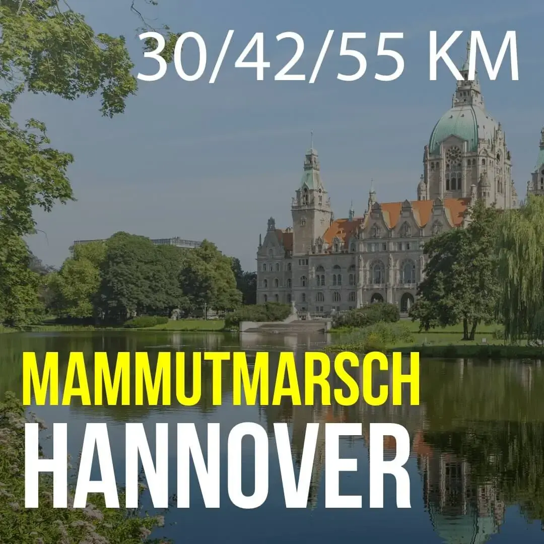 Das Neue Rathaus in Hannover mit Maschpark und Gewässer davor. Dazu der Text 'Mammutmarsch Hannover' sowie '3ß/42/55 km'.