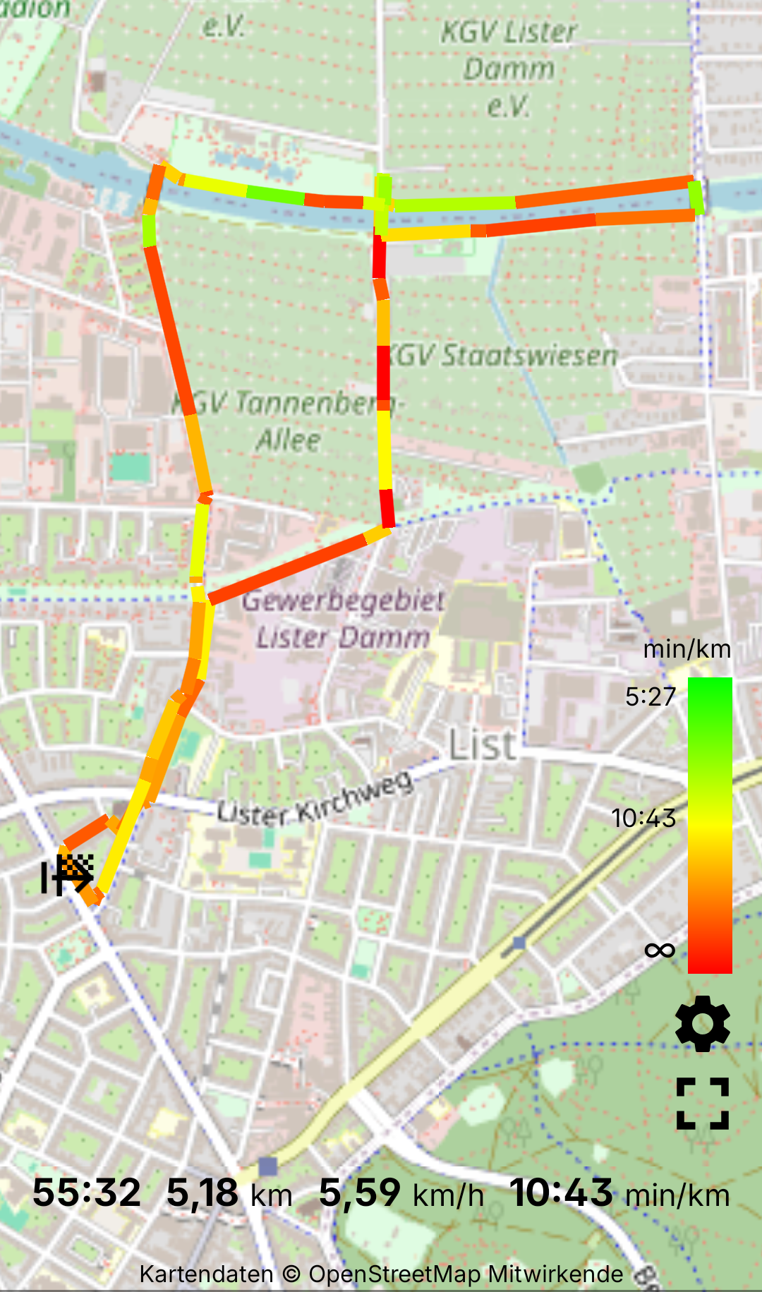 Kartenausschnitt mit dem zurückgelegten Weg; Teilstücke sind farbig markiert, je nachdem wie schnell oder langsam ich unterwegs war. Statistische Daten am unteren Ende besagen: Bewegungszeit 55:32 Minuten; Strecke 5,18 Kilometer; durchschnittliche Geschwindigkeit 5,59 Kilometer pro Stunde; durchschnittlich 10:43 Minuten pro Kilometer.